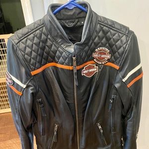 Women's Harley jacket.  Only wore once, perfect condition.